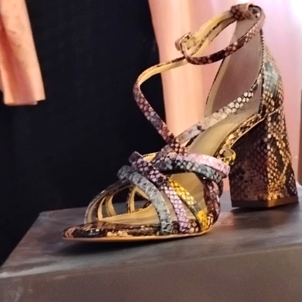 Strappy block heeled sandel